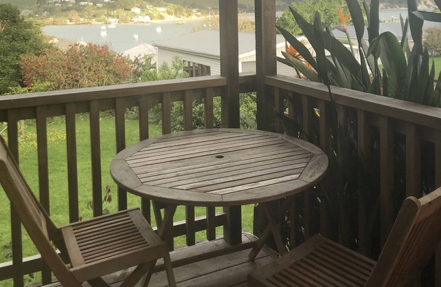 Pahi - Kaipara Fishing Village! 2 minute walk to harbour swimming beach.