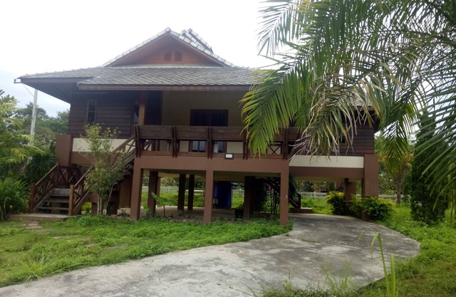 Pai Cosy House es una casa de vacaciones familiares en zona privada y jardín verde.