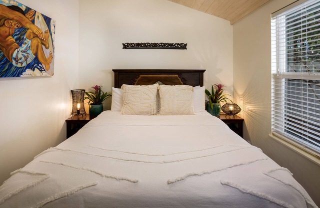 Paia Inn - 1 Bedroom King Suite - Garden View
