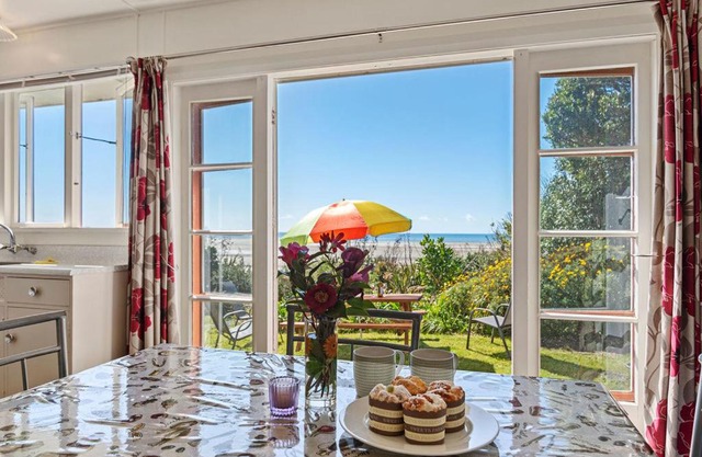 Pakawau Beach House - Golden Bay Holiday Home