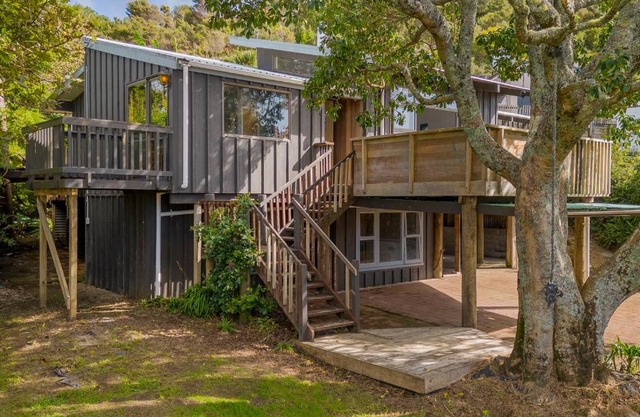 Paku View Retreat - Tairua Holiday Home