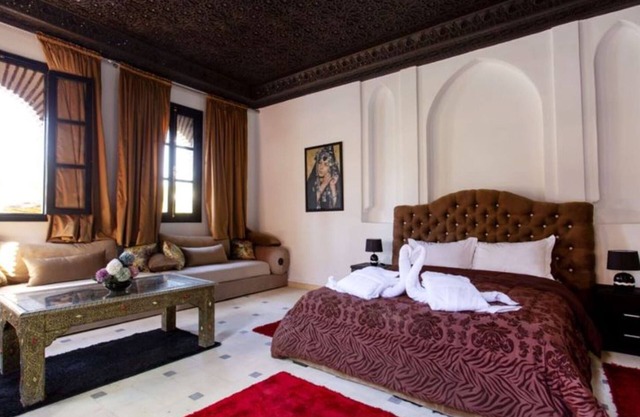 Palacio con 2 villas y 2 piscinas en Sidi Abdellah Ghiat