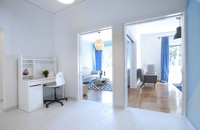 Palaio Faliro, Bright and Spacious Apartment