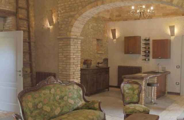 Palazzo Antico nella piazza di Montepagano Apartment with Sea View