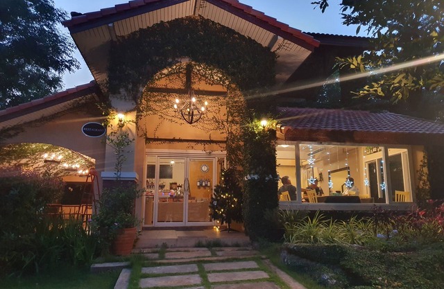 Palazzo Pavone Gallery & Resort