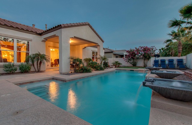 ~ PALAZZO ~ PISCINA CLIMATIZADA Y SPA ~ VERDADERO 13 CAMAS ~ ESTADIOS DE SORPRESA Y GOODYEAR, TENIS, GOLF!