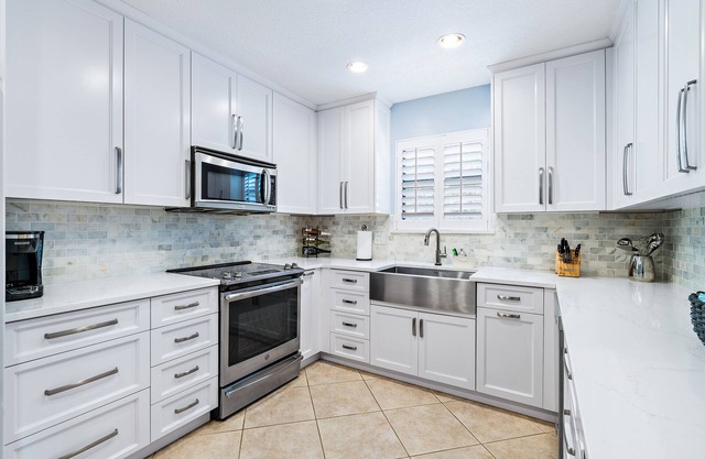 Palm Beach charm, close to beach, dine nearby, tranquil patio & yard