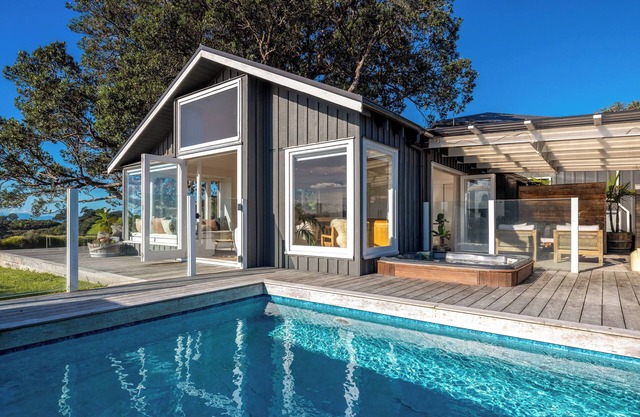 Palm Beach Retreat - Now open for Christmas and New Year Booking!