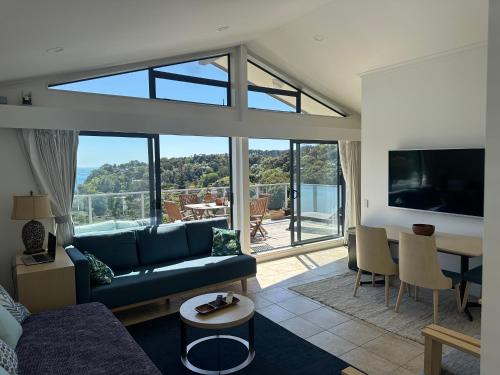 Palm Breeze Premium Seaview 95m Villa-Waiheke Island Resort