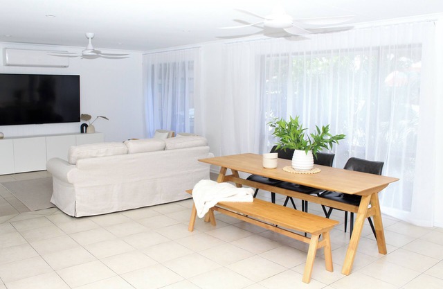 Palm Coastal Retreat - Family & Pet-Friendly, Spacious Yard, 5 Mins to Beach!
