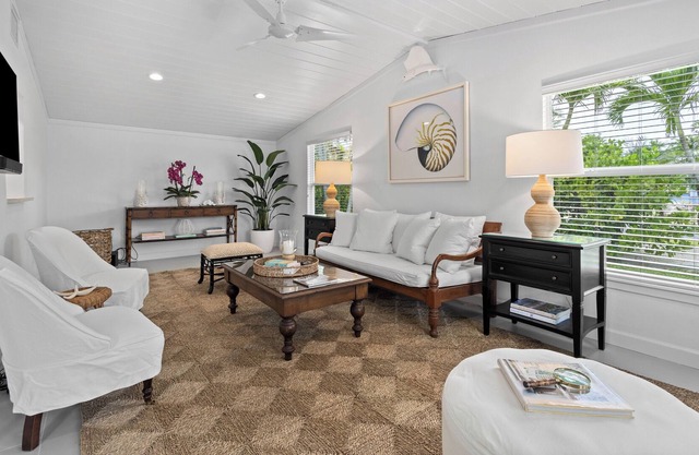 Palm Cottage: House on Longboat Key by RVA