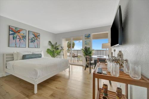 Palm Court a Bayview 2 Bed Suite & Heated Pool