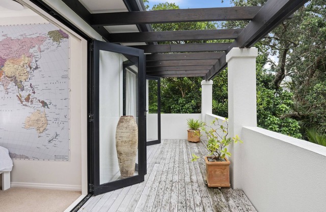 PALM GARDENS - STANMORE BAY HOLIDAY HOME in Whangaparaoa Peninsula