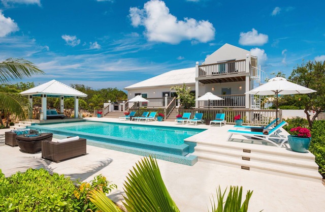 Palm Jewel: villa de lujo, oasis privado al aire libre con piscina, a pie de PLAYA SAPODILLA