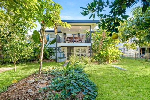 'Palm Paradise' Garden Getaway near Cairns