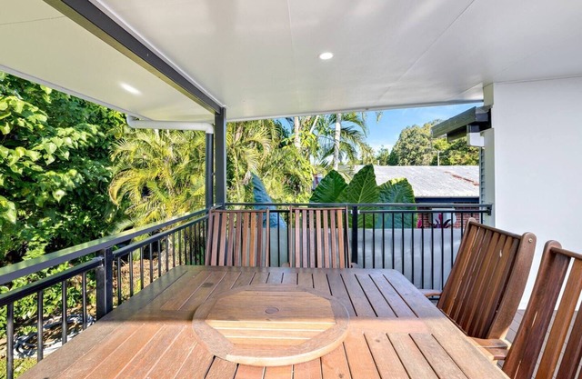 Palm Paradise Garden Getaway near Cairns