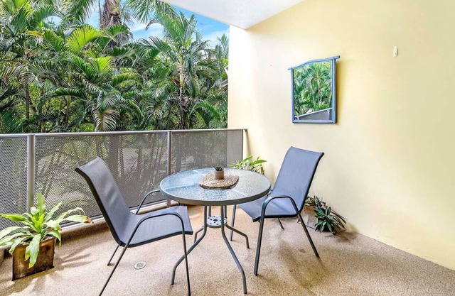 Palm Reflections in Parap with Tree lined Alfresco