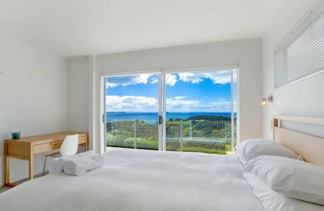 Palm Ridge near Onetangi & Palm Beach - Palm Ridge is a very well presented near new 4 bedroom holiday accommodation sitting on the ridge-line overlooking beautiful Palm Beach and way beyond. The views are stunning. This lovely, North facing, very w