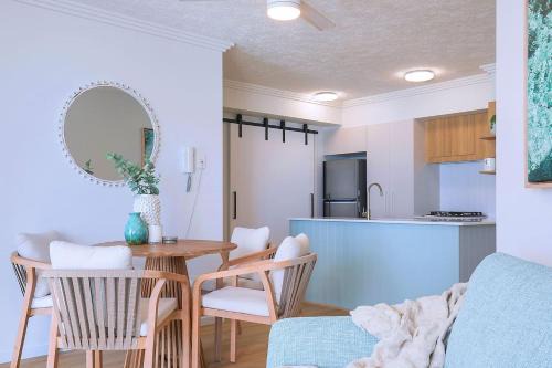Palm Shore Escape - Elevated Beachfront Living