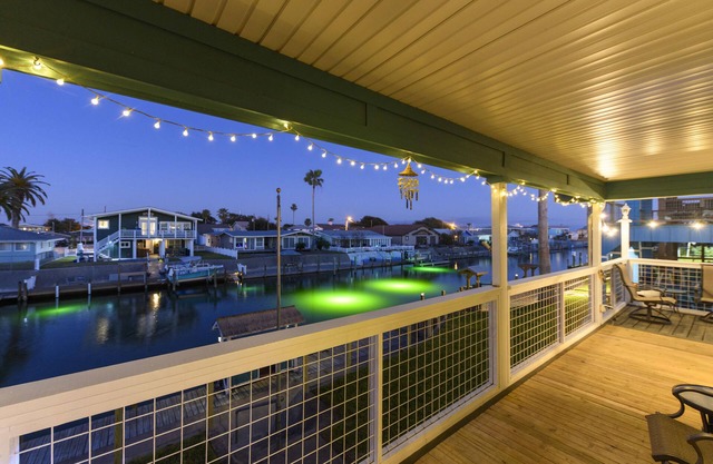 Palm Tiki | Canal Front + Private Fishing Dock!
