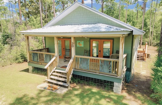 Palmetto Cottage Near the Bay