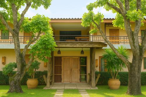 PalmHug Hotel