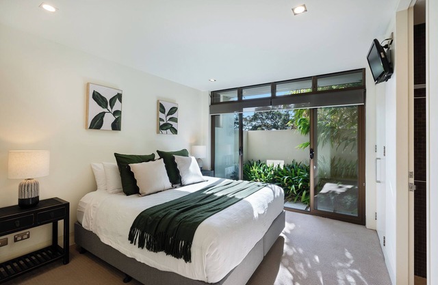 Palms at Piana. Luxury, resort style Jervis Bay home. Walk to shops cafe & beach