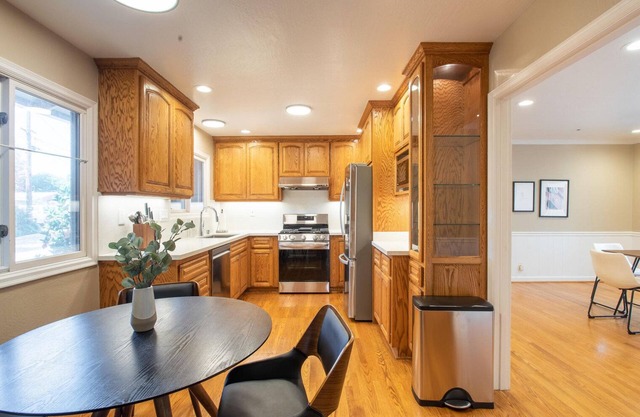 Palo Alto 4BR w/ Garage, nr Upscale Dining & Boutiques, by Blueground