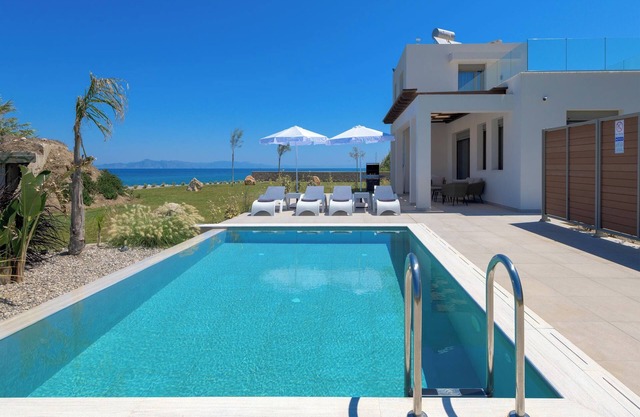 Panaxia Villas - Akte