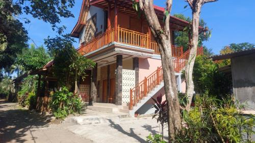 Pandan Arum Surf Camp