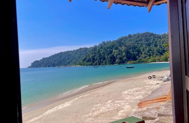 Pangkor Rimba Kem Teluk Nipah
