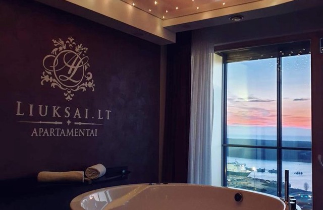Panorama-27 Jacuzzi Apartment by LIUKSAI