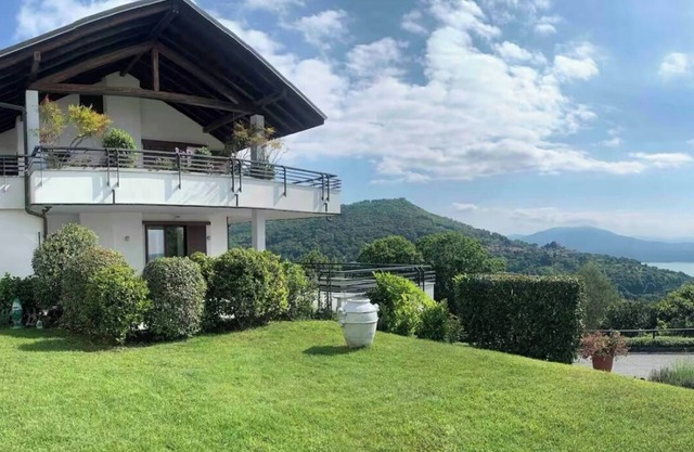PANORAMA - Apartment with lake view terrace and private garden
