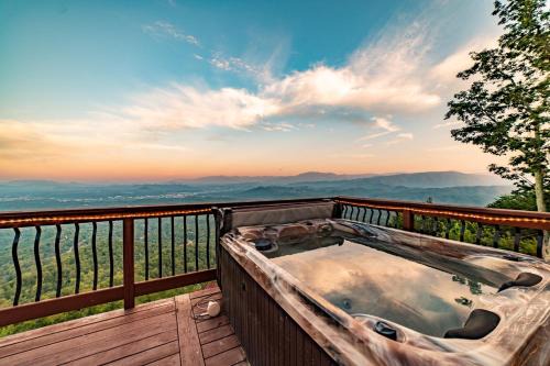 Panorama by AvantStay Unparalleled Views Deck w HotTub Game Room Pool Table