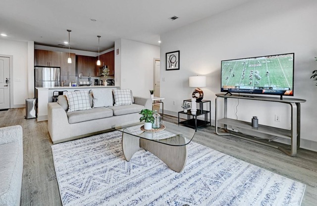 Panoramic 3BR/2BA Apt, 1G Wi-Fi, EV Charge