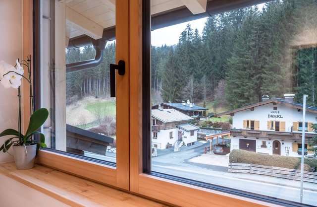 Light-flooded top floor apartment. Sauna, ski & bike room