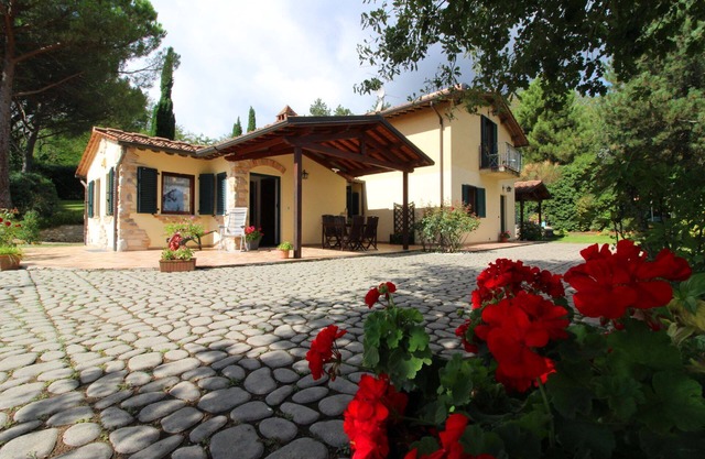 Villa con piscina privada y jacuzzi. vista panoramica