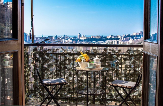 Apartamento panorámico con estacionamiento gratuito y WIFI - a 15 minutos del centro