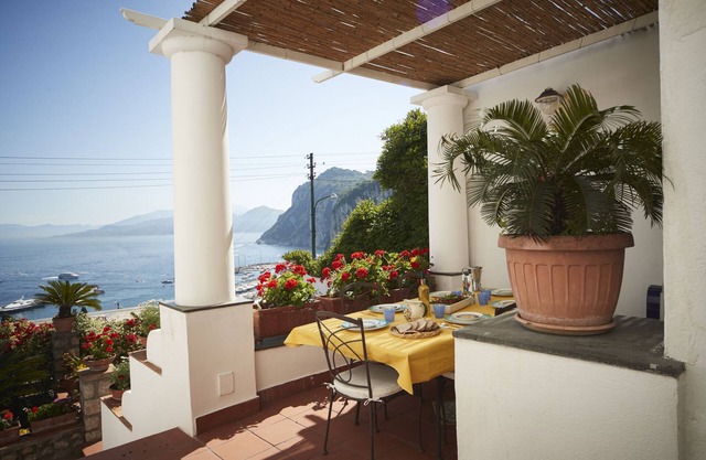 Casa panorámica sobre el golfo de Nápoles y el puerto de Capri, con terraza y jacuzzi