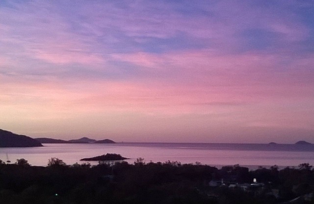Isla panorámica y vistas al mar. Ideal para familias y grupos. 2 minutos a la playa