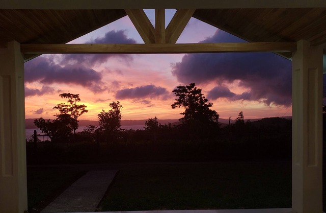 Vistas panorámicas del lago en Casa Victoria, Nuevo Arenal