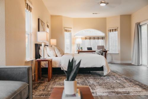 Panoramic Lookout Sierra Serenity BBQ by CasaOso