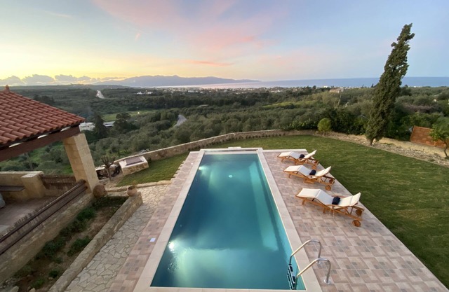 Panoramic luxury with heated infinity pool, sun deck, gym, bbq patio and garden