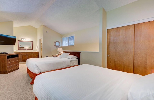 Panoramic Ocean-View Loft | Queen Beds | Kitchen