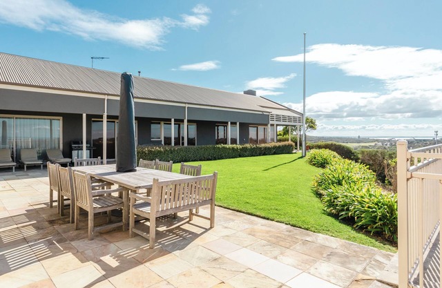 Panoramic Portsea: 5 BR, 6.5 BA House in Portsea, Sleeps 10