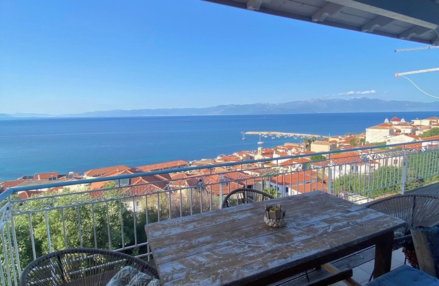 Panoramic sea view! An apartment with a breathtaking scenic of Koroni village!