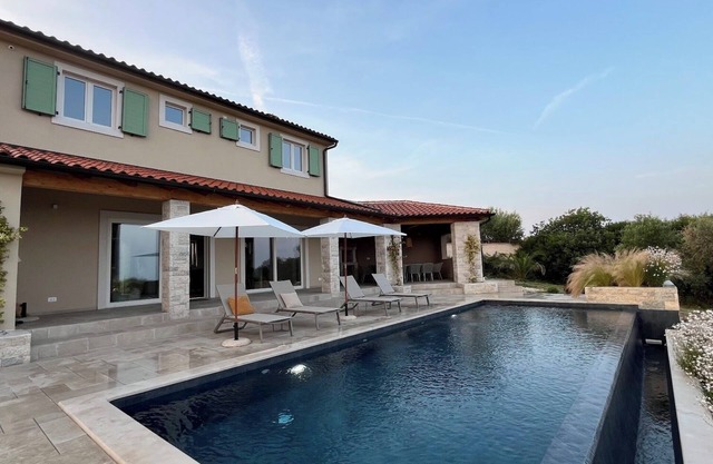 Panoramic sea view & infinity pool villa in Istria