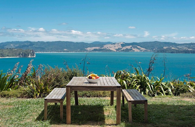 Panoramic, uninterrupted views over Cooks Beach and Mercury Bay