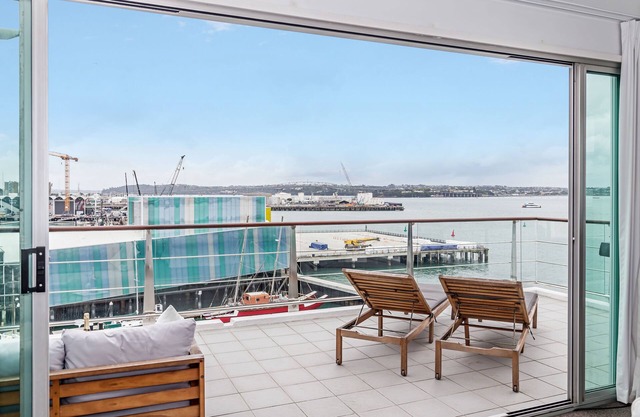 Panoramic Views - 2 Bedroom Sub-Penthouse