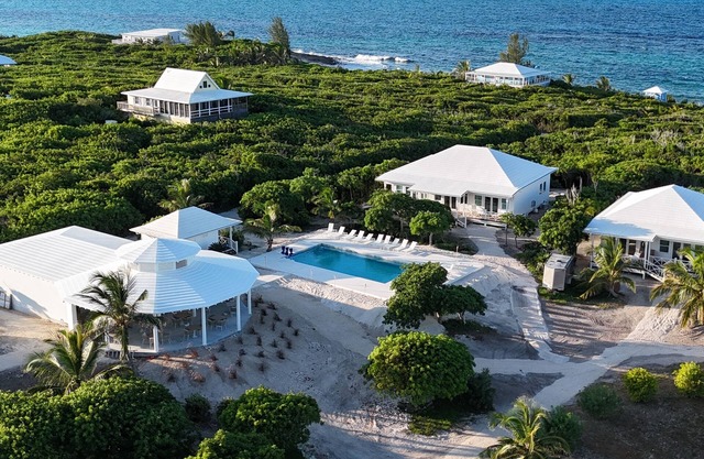 Panoramic views of the Pool, the Atlantic Ocean and the vibrant marina